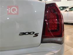 کرایسلەر 300